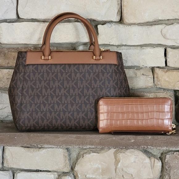 michael kors gibson signature satchel